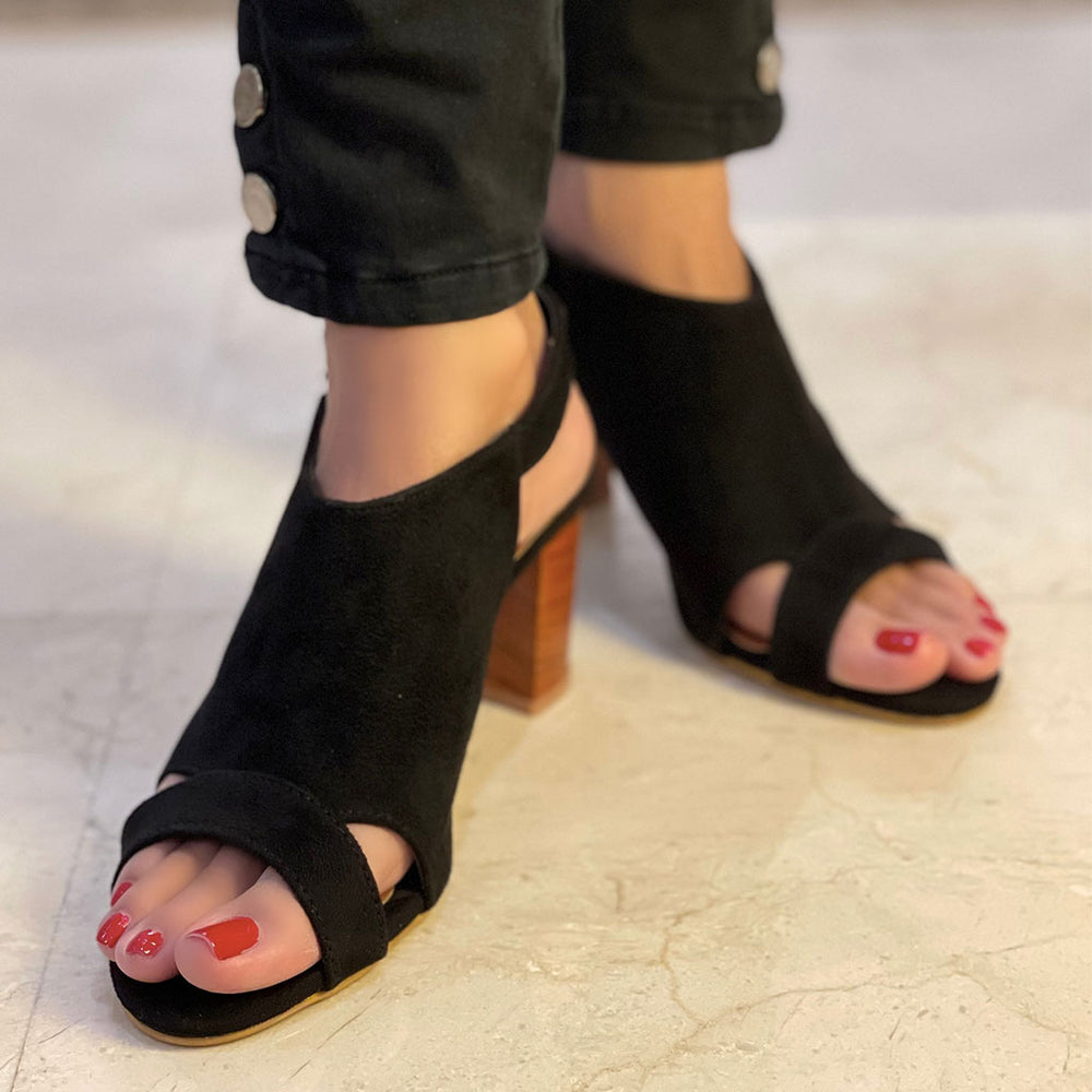 
            
                Load image into Gallery viewer, Smart-Alecky Black Heels
            
        