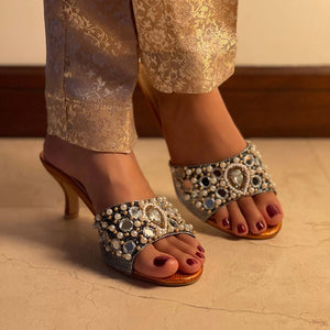 
            
                Load image into Gallery viewer, Aarsi Golden Heels
            
        