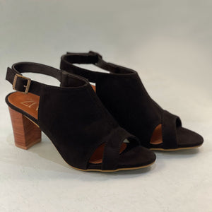 
            
                Load image into Gallery viewer, Smart-Alecky Black Heels
            
        